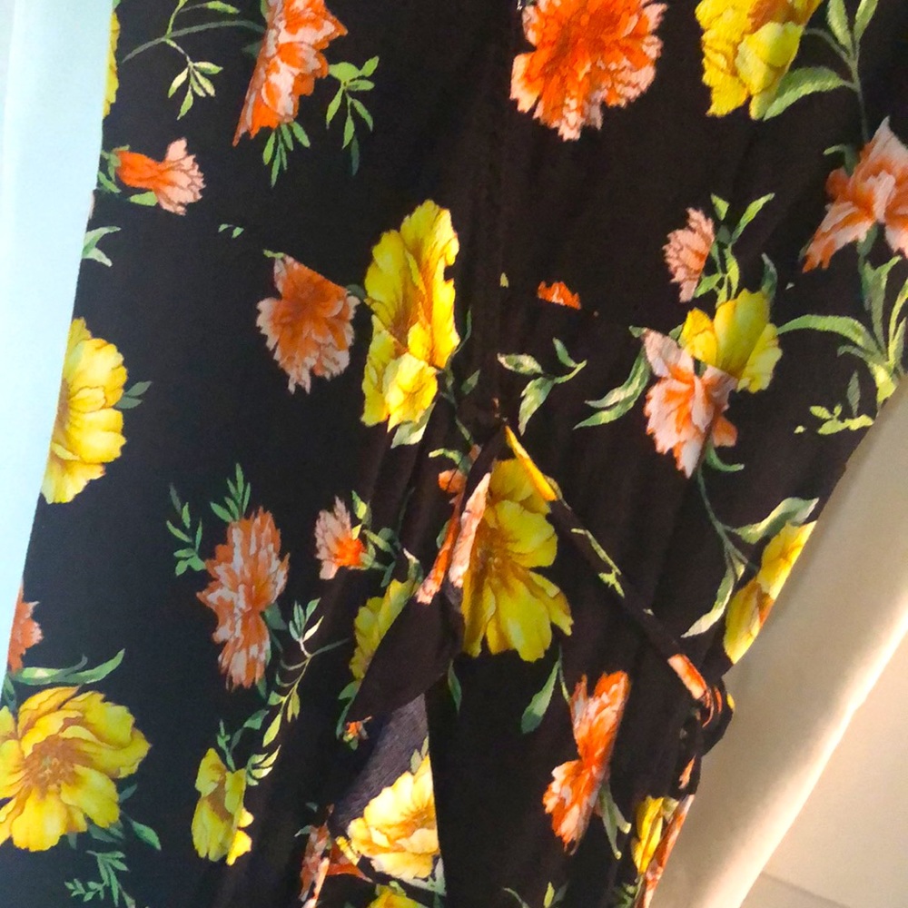 **HP** 🌻Floral Yellow & Orange Black Wrap Dress🌻 - Picture 5 of 5